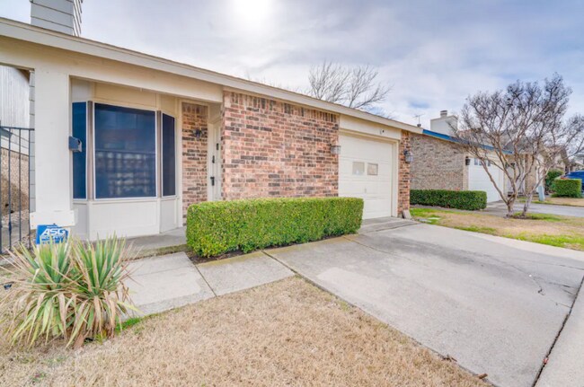Building Photo - 2912 Pegasus Dr
