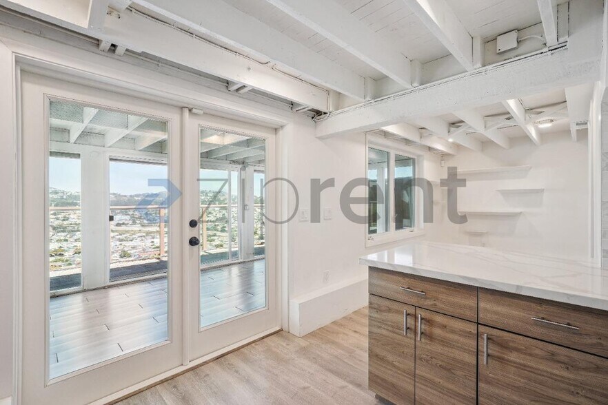 Building Photo - Unit