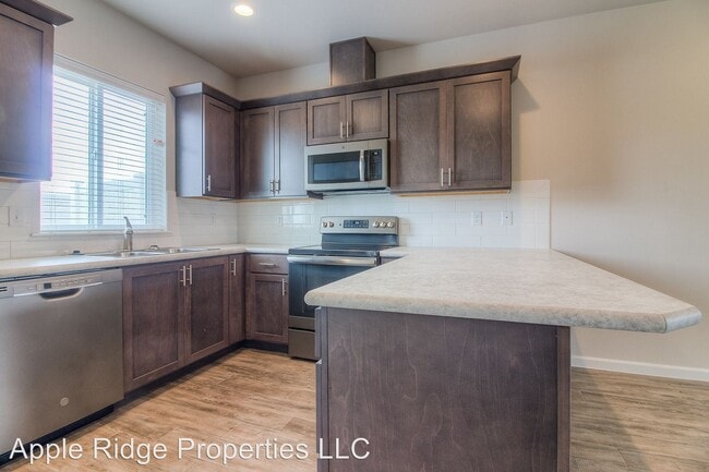 Building Photo - 2400 Woolsey Ln