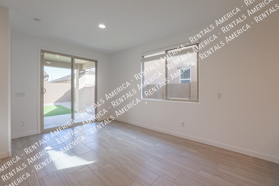 Building Photo - 9002 W Rancho Dr