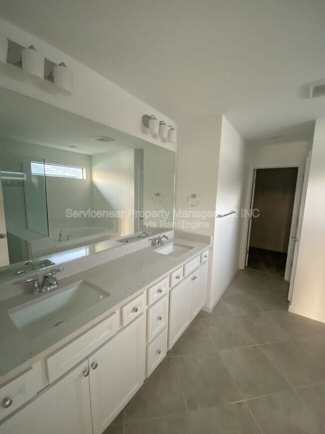 Building Photo - 6136 Baywood Ct