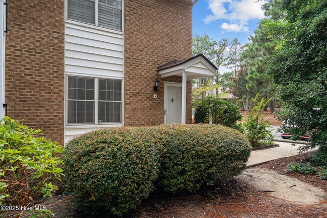 Building Photo - 9 Pinehurst Mnr Rd