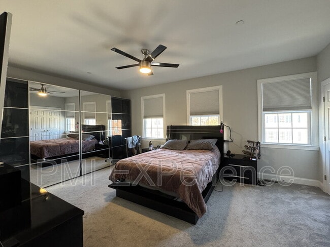 Building Photo - 1001 Rye Dr