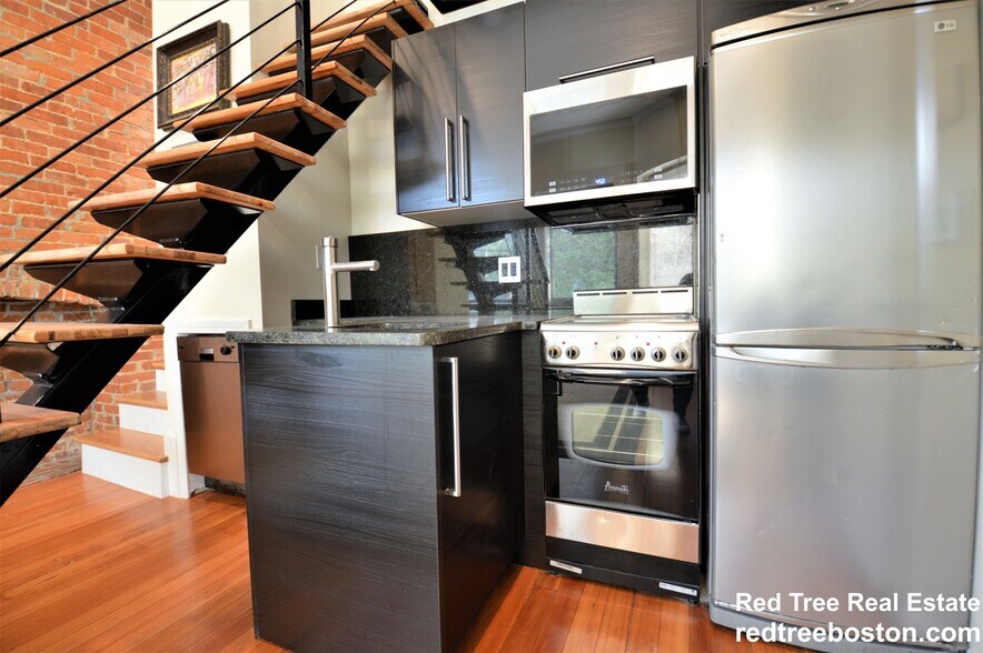 Building Photo - 1700 Beacon St