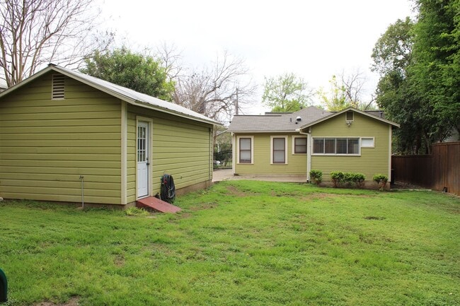 Building Photo - QUINTESSENTIAL ALAMO HEIGHTS COTTAGE