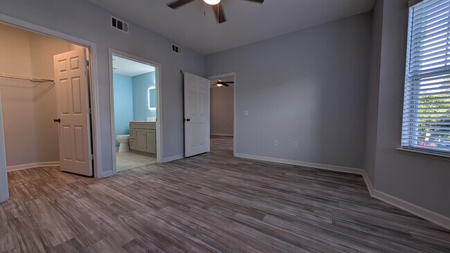 Building Photo - 2801 Chancellorsville Dr