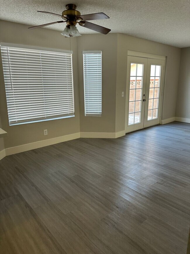 Building Photo - 126 Elegante Way
