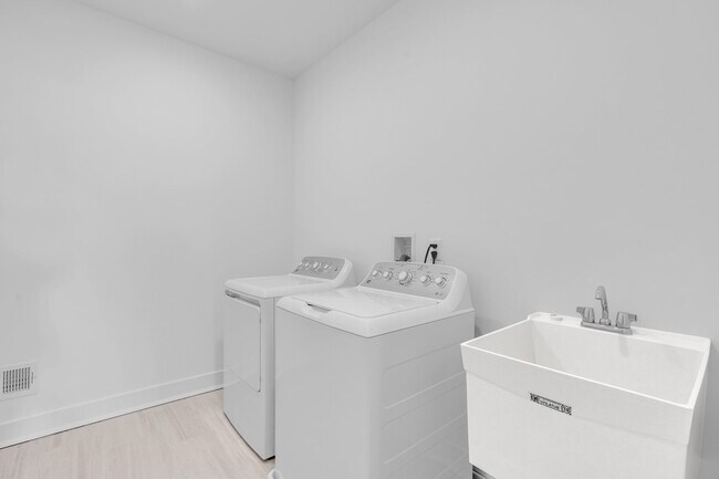 Building Photo - 1505 Journey Ave