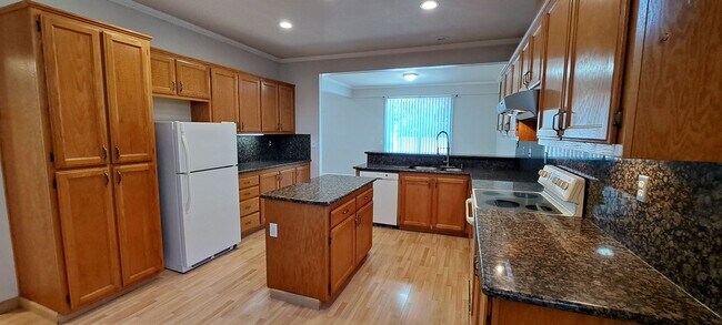 Building Photo - 320 Stamper Cir