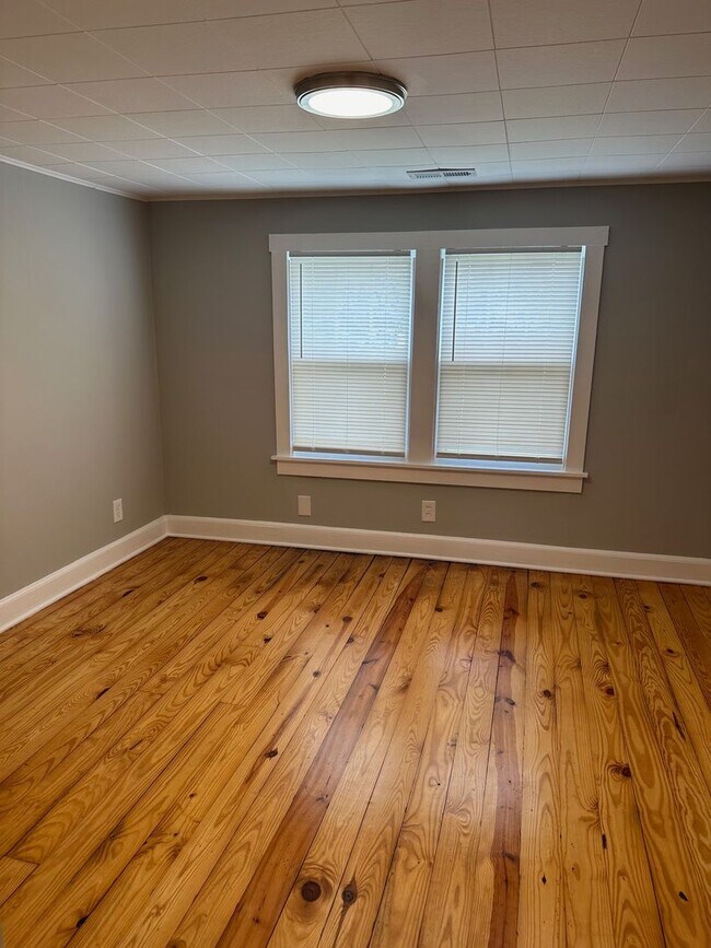 Building Photo - Available NOW! Adorable 4 Bed, 2 Bath Home for $2,600./month