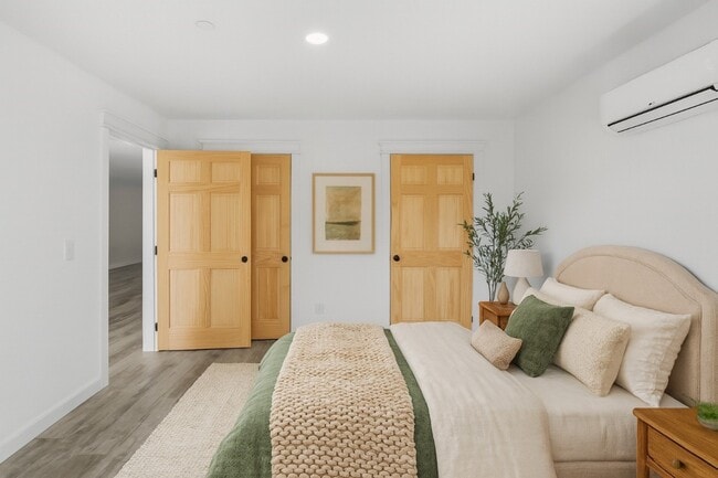 Building Photo - 423 W 3rd St