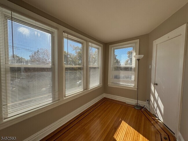 Building Photo - 271 Davis Ave