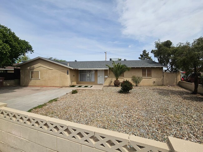 Primary Photo - Scottsdale - 5 bedroom, 3 bath - Remodeled...