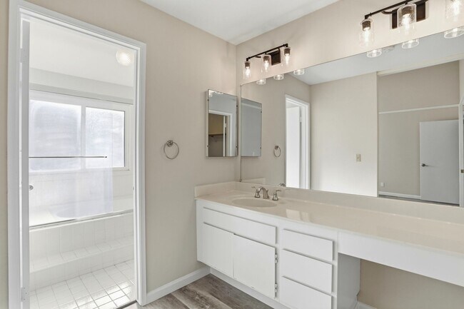 Building Photo - Renovated Los Gatos Townhome