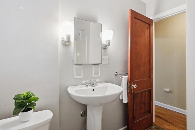 Building Photo - 2695 Bellwood Ave