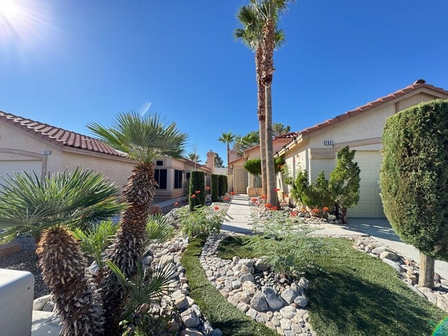 Building Photo - Bright & Stylish 2-Bedroom Home with Spaci...