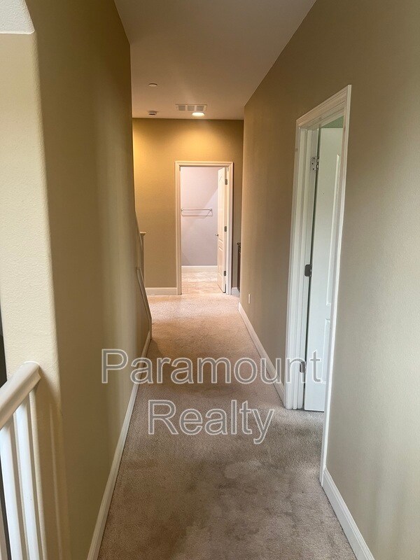 Building Photo - 3203 Vittoria Loop