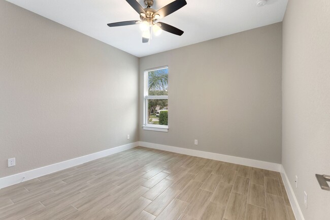 Building Photo - 1057 Sabine Pl