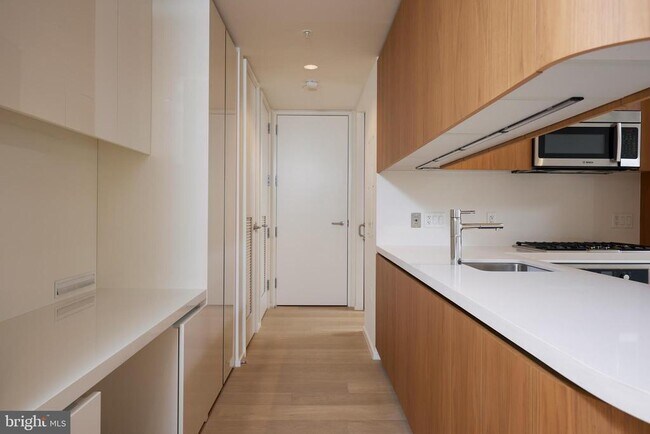 Building Photo - 925 H St NW