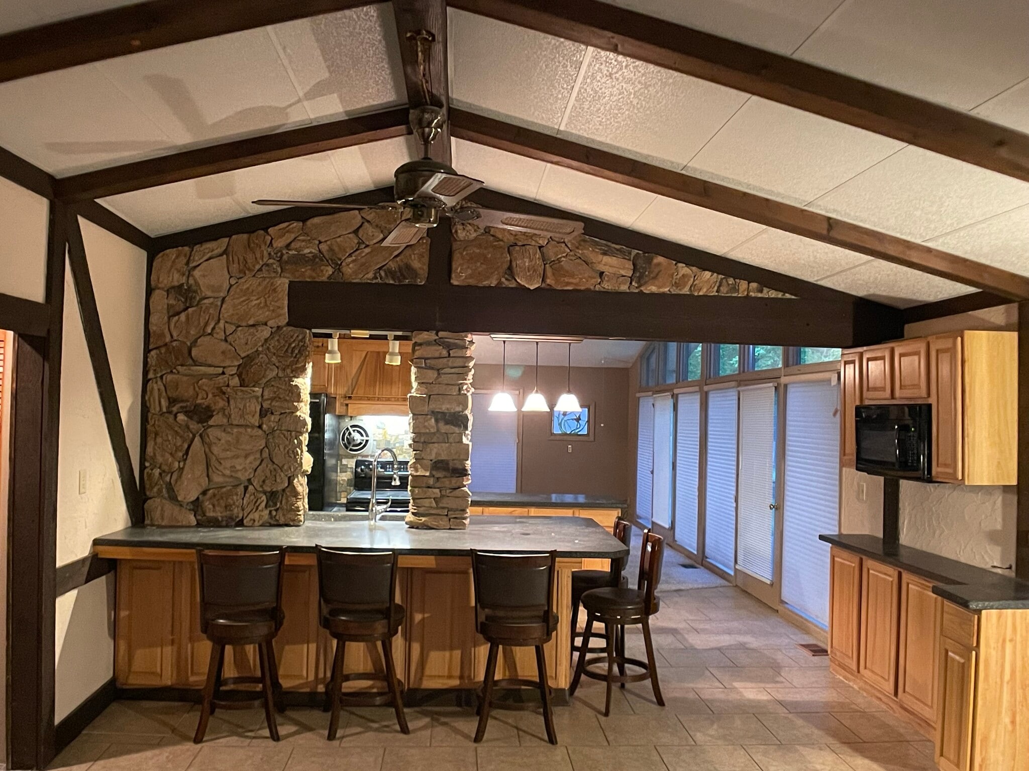 Family room/kitchen - 5344 Hagewa Dr