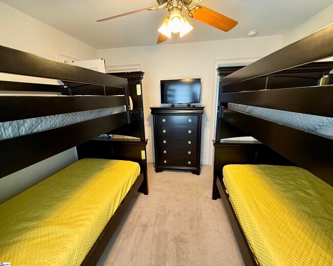 Building Photo - 19 Ruby Lake Ln