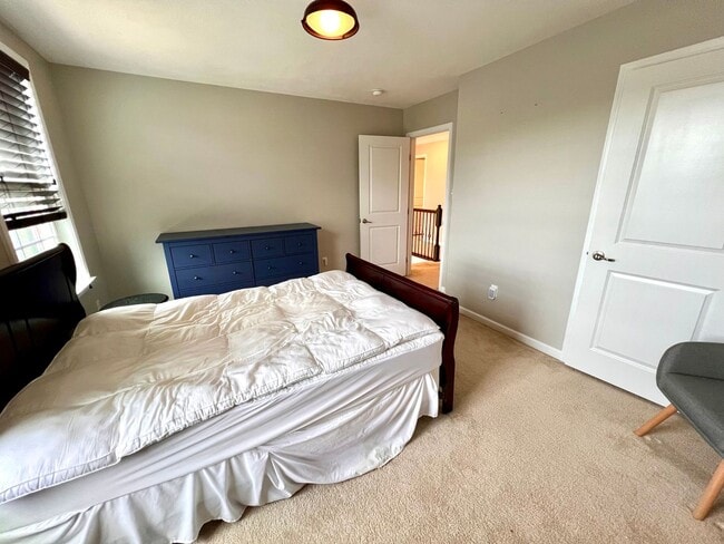 Building Photo - 3006 Farm View Dr