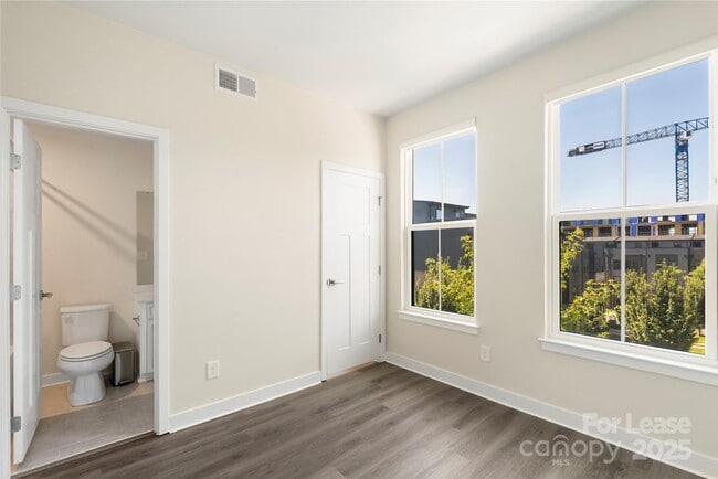 Building Photo - 128 Music Hall Wy