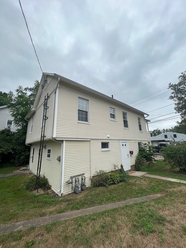 Building Photo - 41 Hillside Ave