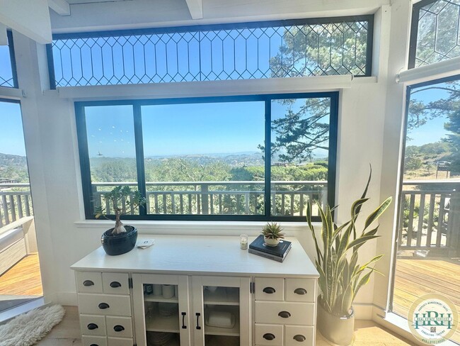 Building Photo - Tranquil & Sun Drenched 3BR|3BR in Heart o...