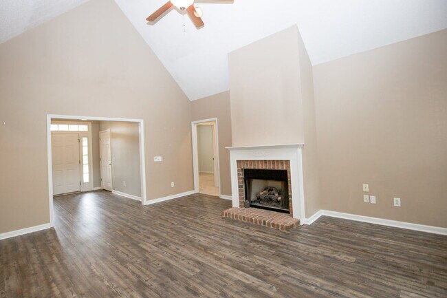 Building Photo - 380 Sullivan Dr