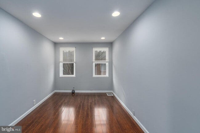 Building Photo - 519 S Port St