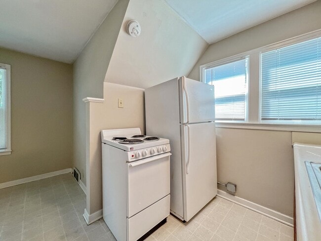 Building Photo - 2326 Storm St