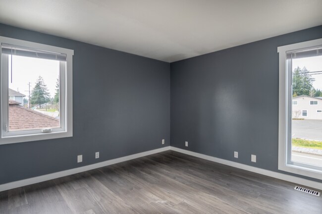 Building Photo - 1639 9th Ave SW
