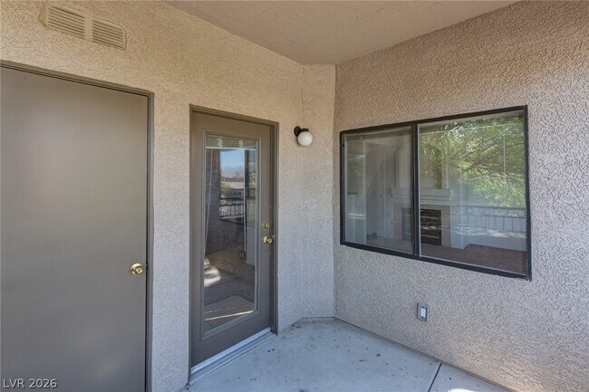 Building Photo - 8250 N Grand Canyon Dr