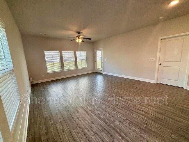 Building Photo - 1101 Clareton Dr