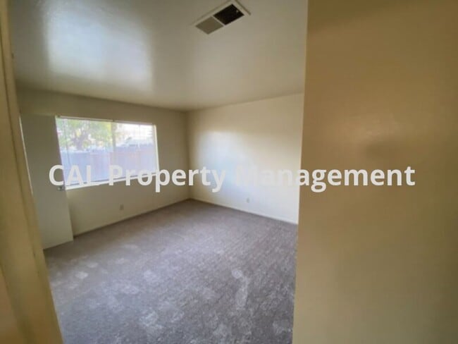 Building Photo - 1608 Ukiah Way