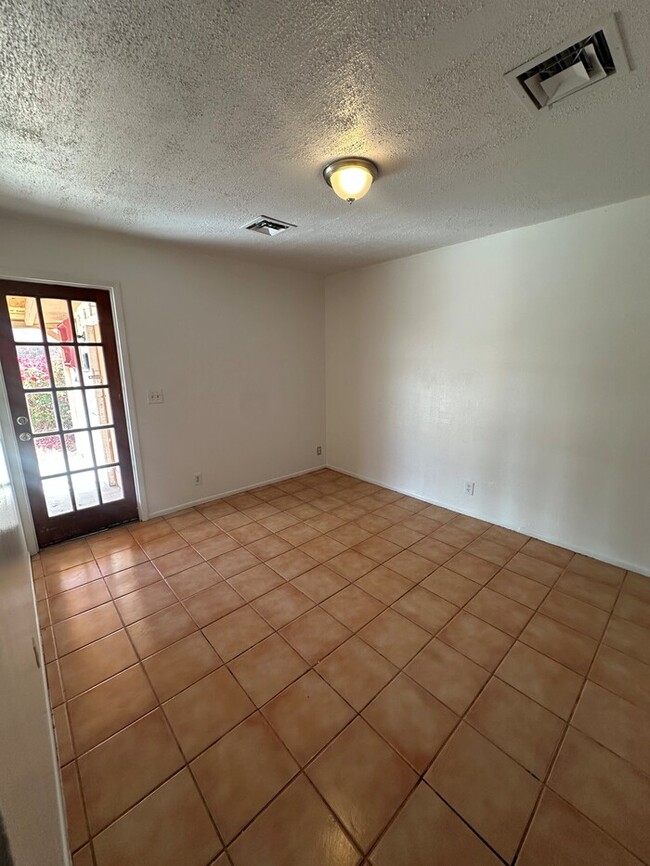 Building Photo - Fantastic 3BR/2BA Home in South Phoenix Av...