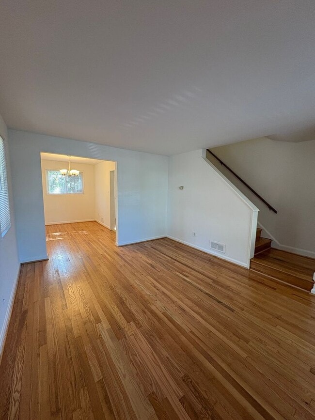 Building Photo - Recently Remodeled 2BR/1BA Three-Level Duplex in Arlington
