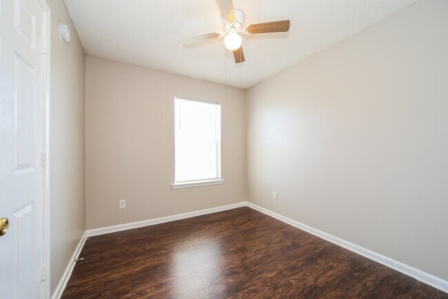 Building Photo - 1557 E 30th St