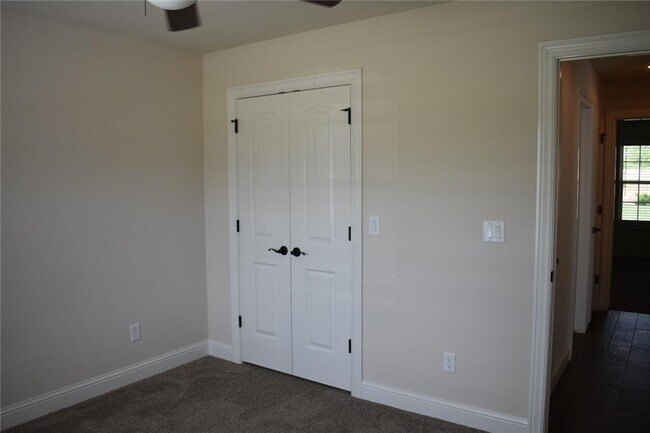 Building Photo - 1740 Sunrise Cir