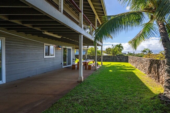 Building Photo - Beautifully Appointed Fully Furnished 4 bedroom/3 bathroom Kuau BayView House w/ Ocean views
