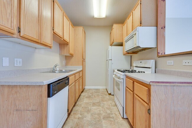 Building Photo - NE Near Nellis! Gated! Community Pool, Spa...