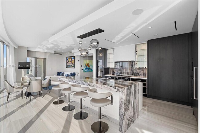 Building Photo - 17901 Collins Ave
