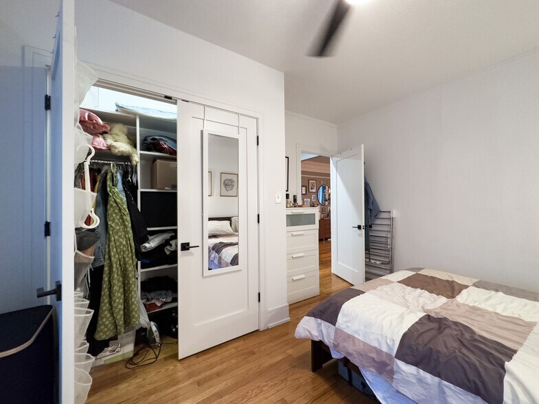 Building Photo - 441 W Melrose St