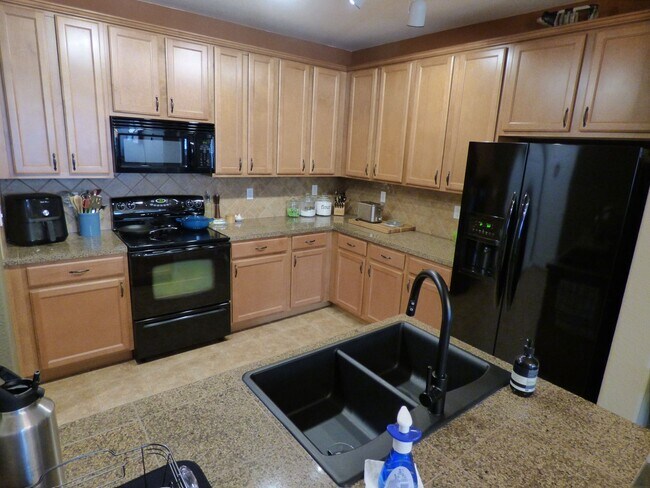 Building Photo - 15470 Canyon Rim Dr