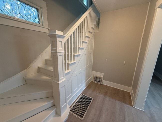 Building Photo - Spacious 4-Bedroom Home Close to Campus