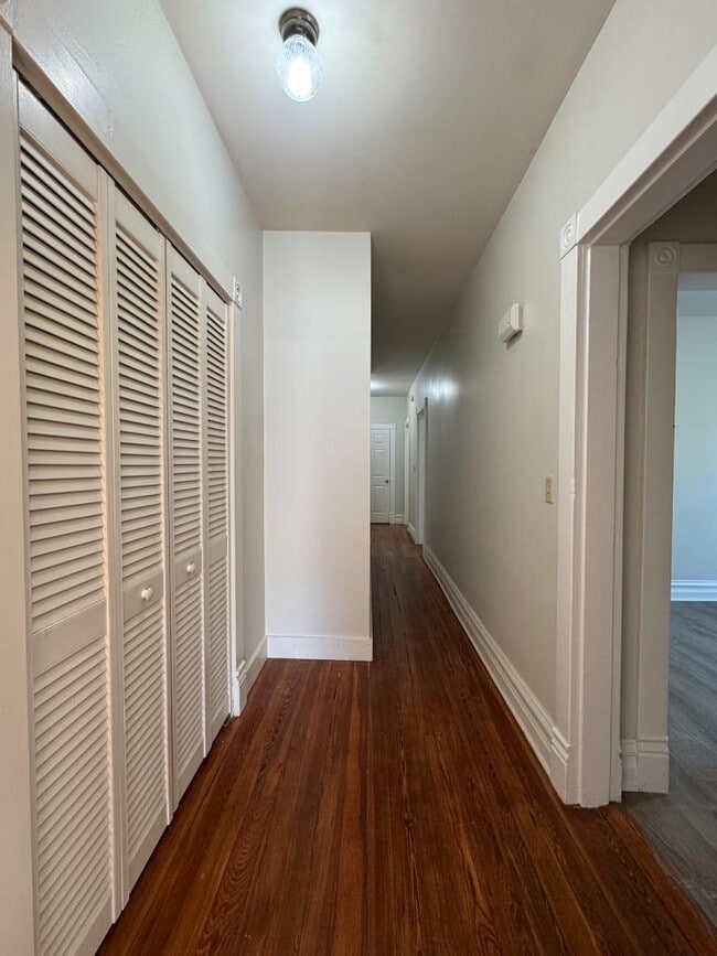 Building Photo - 301 W Beverley St