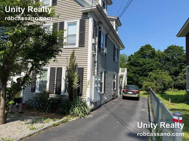 Building Photo - 471 Gleasondale Rd