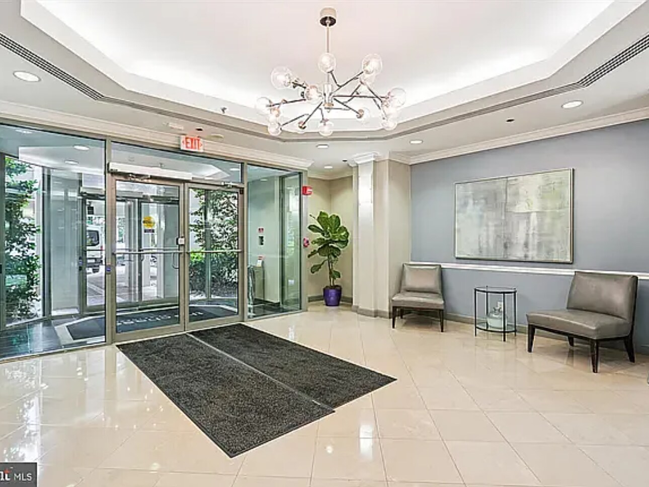 Lobby with 24/7 concierge - 7500 Woodmont Ave