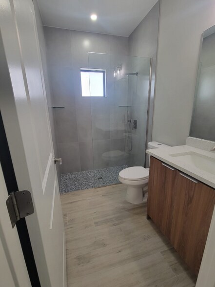 Building Photo - 4830-4830 30th St SW